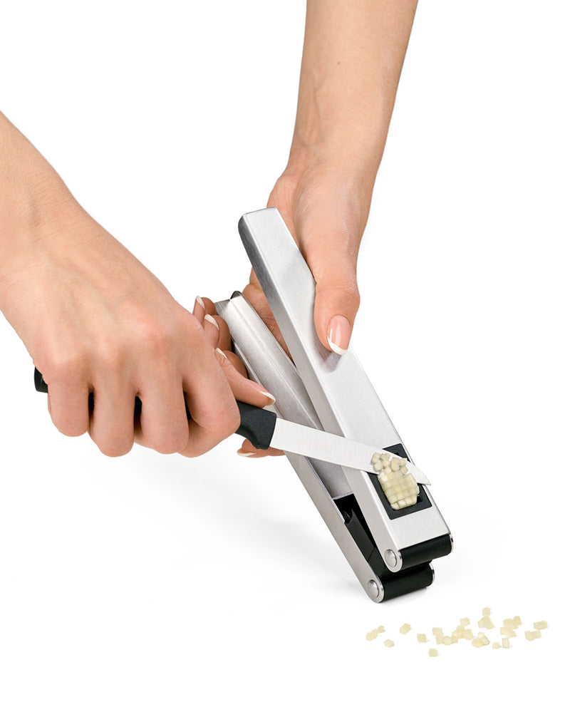Triangle Garlic Press & Cutter – 2-in-1 Tool